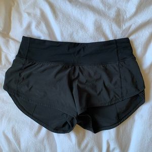 Lululemon 2.5” Hotty Hot Low-Rise Short